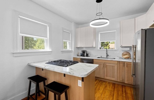 Pekin House | Pekin Rose House - 3b 2.5ba