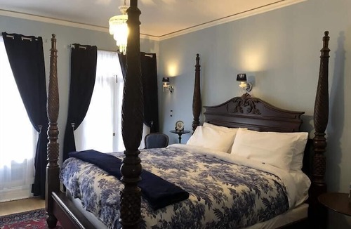 Pendleton Bed & Breakfast | Pendleton House Historic Inn and B&B