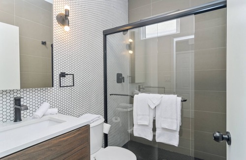 Pilsen Apartment | Perfect for a Hip and Romantic Getaway - This Chic Studio Offers the Best of the City by AllSet Turnover
