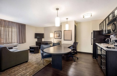 Libertyville Hotel | Perfect for Groups! 4 Cozy Hotel Suites with Kitchens! Pet-Friendly