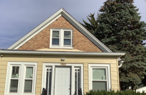 Waukegan House | Perfect for Navy Graduates, leisure, business