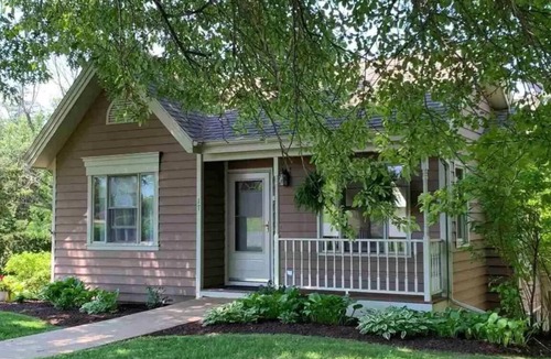 The Galena Territory House | Perfect Getaway - Cozy Cottage in The Galena Territory