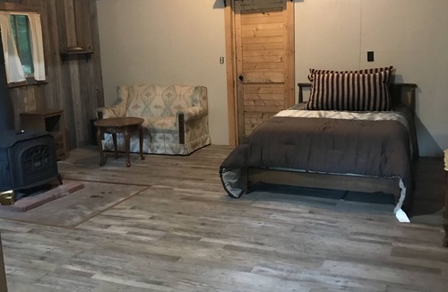 Elco Apartment | Perfect Hunter's/Writer's Cabin