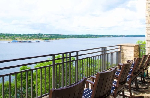 Lakeway Hotel | Perfect Place to Unwind! Outdoor Pool, Onsite Parking!