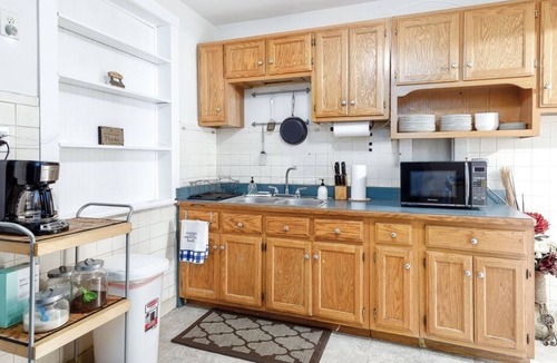 Cragin Apartment | Perfect Private Chicago Getaway Near Logan Square!
