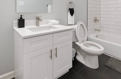 Lakeview Apartment | Perfect Stay - Modern 2BR Unit