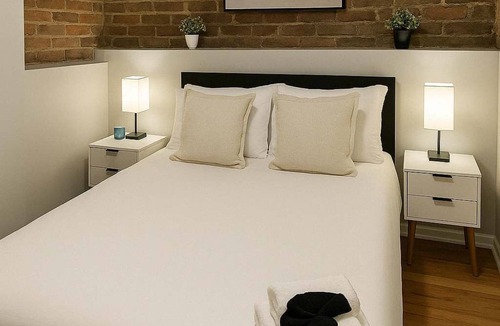 Lakeview Apartment | Perfect Stay - Modern 2BR Unit