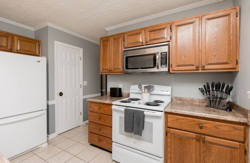 Warner Robins House | Pet-Friendly 2BR | Fenced | Prime Warner Robins