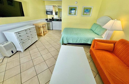 Atlantic Beach Hotel | Pet-friendly, 3 Blocks to Beach, Pool, #206