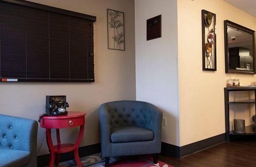 Warrenville Hotel | Pet-friendly Accommodation in Northern Chicago w/Full Kitchens - Self Parking