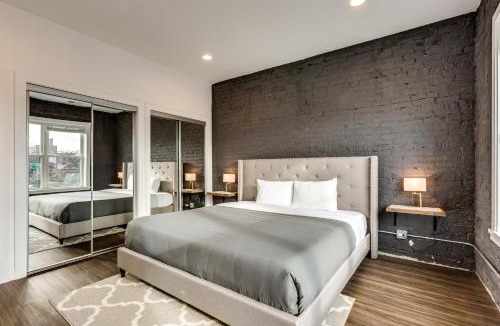 West Town Apartment | PET FRIENDLY and Room for 7! Large Common Areas to Converse and Connect apts