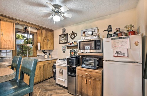 Hanover Park House | Pet-Friendly Bartlett Farmhouse w/Deck!