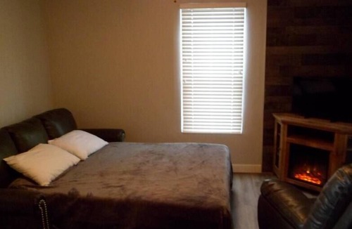 Shiloh House | Pet Friendly, Beautiful, Cozy Executive Rental