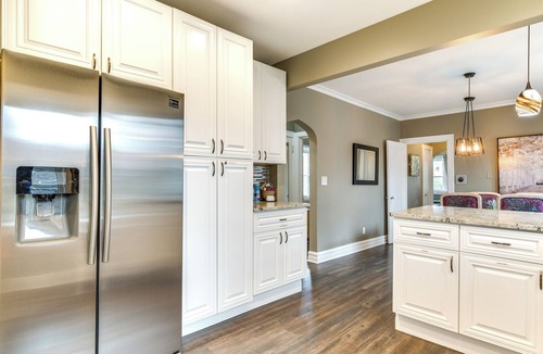Evanston Apartment | Pet-Friendly Family Apartment - Near NU Campus!