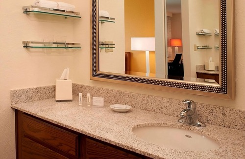 Waukegan Hotel | Pet-friendly Hotel! 3 Relaxing 2BR Suites with Free Breakfast, Outdoor Pool!