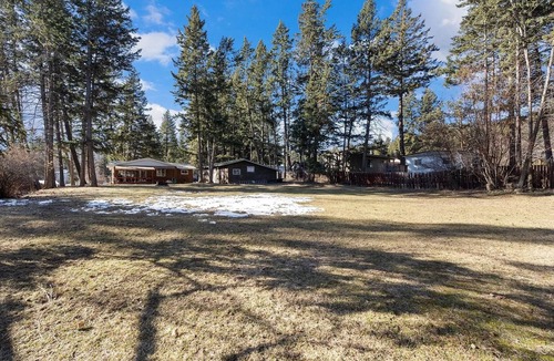 Lakeside House | Pet Friendly Lakeside Gem Close to the Lake