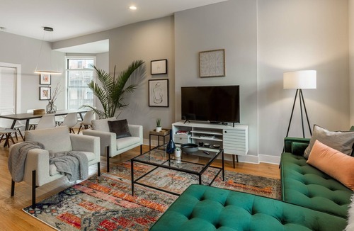 Old Town House | Pet-Friendly Mansion in the Heart of Old Town - Sleeps 30! by RedAwning