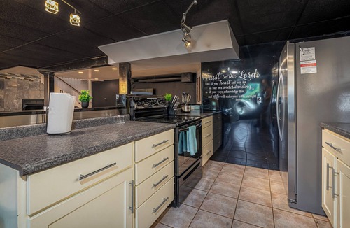 Marion House | Pet Friendly/Professional Host/Kayaks/Waterfront