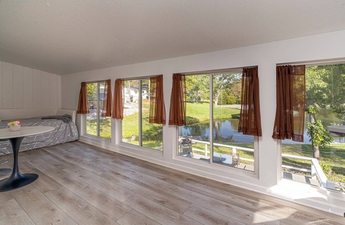 Marion House | Pet Friendly/Professional Host/Kayaks/Waterfront