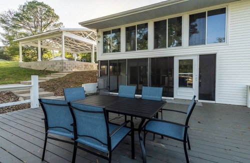 Marion House | Pet Friendly/Professional Host/Kayaks/Waterfront