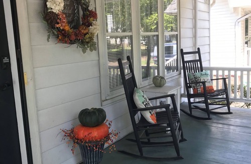 Springfield House | Pet friendly remodeled bungalow home just two blocks from Washington Park.