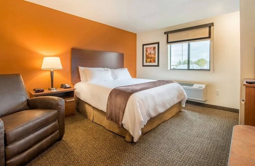 Lithia Springs Hotel | Pet-Friendly Room w/Kitchen Near Downtown Atlanta