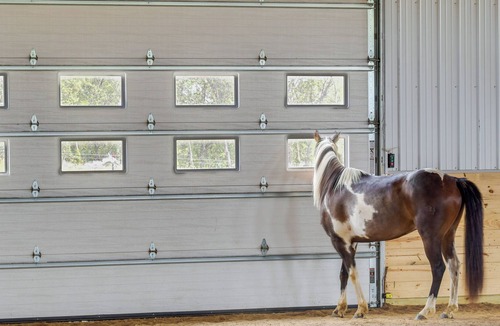 Highland Center Apartment | Pet-Friendly Selma Studio w/ On-Site Ranch!