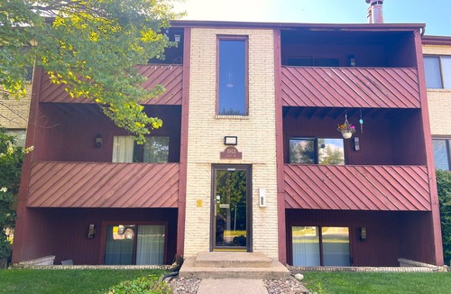 Bloomington Condo | Pet friendly updated 2bd condo