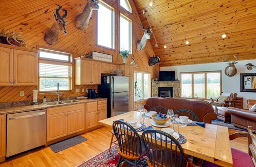 Vienna Cabin | Pet-Friendly Vienna Cabin w/Screened-In Porch!