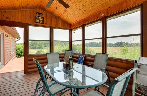 Vienna House | Pet-Friendly Vienna Cabin with Screened-In Porch!