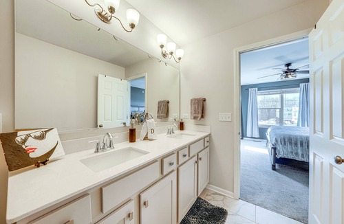 Warrenville House | Pet-Friendly Warrenville Townhome w/Gas Grill!