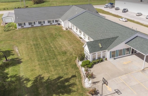 Renault Bed & Breakfast | Petite Queen Economy Room in a Friendly Town!