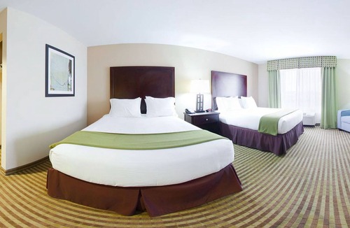 Le Roy Hotel | Pike Inn Le Roy - Bloomington Southeast Area