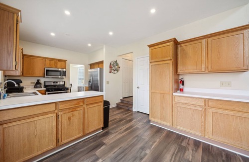Fox Valley House | Plainfield Rental - Metcalf Ctn
