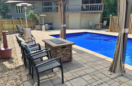 Rockford House | Pool, Arcade, Hot Tub and more @16th and Aldeen
