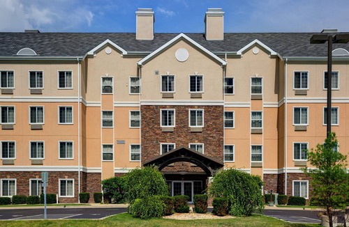 Rockford Condo | Pool. Free Breakfast. Close to Midway Village Museum!