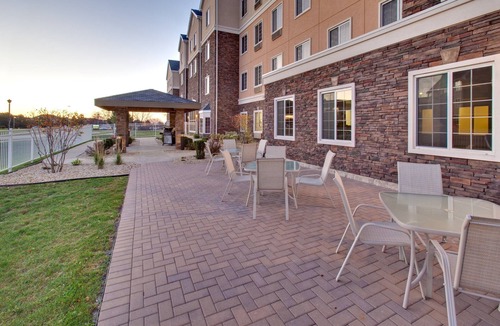 Rockford Condo | Pool. Free Breakfast. Close to Midway Village Museum!