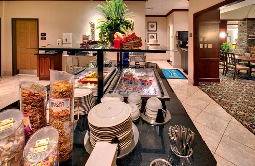 Rockford Apartment | Pool. Free Breakfast. Near Midway Village Museum!