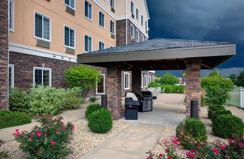 Rockford Condo | Pool. Free Breakfast. Your Next Vacation!