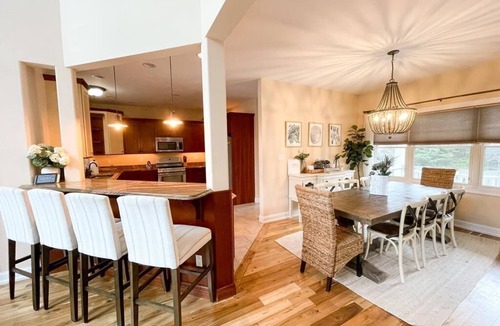 Villas House | Poolside Bay Haven: POOL IS OPEN UNTIL OCT 12! Family & Pet Friendly!