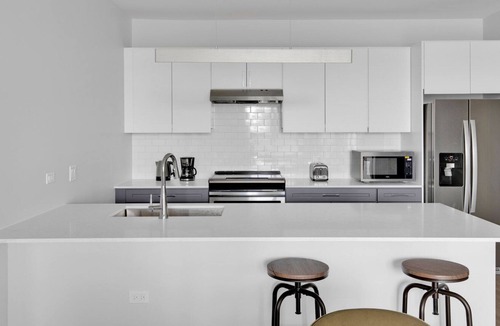 Arlington Heights Apartment | Premium Arlington Heights 1BR w/ Gym & W/D, near Metra, by Blueground
