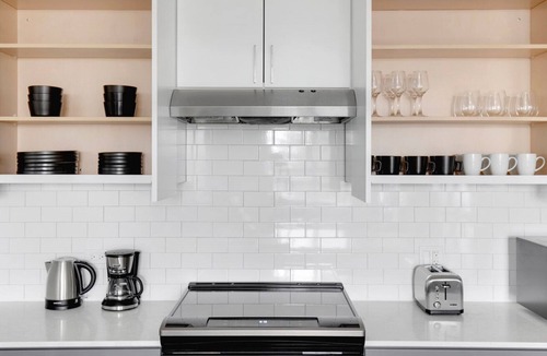 Arlington Heights Apartment | Premium Arlington Heights 1BR w/ Gym & W/D, near Metra, by Blueground