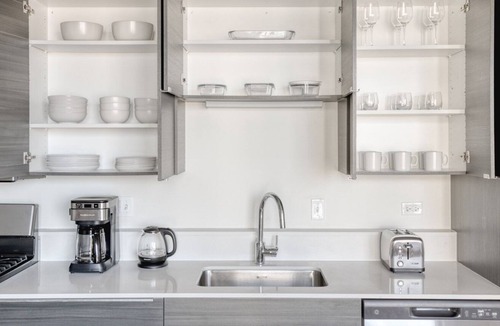 Bucktown Apartment | Premium Bucktown 1BR w/ Lounge, Roof & Gym, nr L, by Blueground