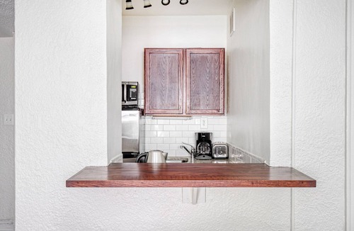 Gold Coast Apartment | Premium Gold Coast 1BR w/Doorman & Gym, 2 blocks to L, by Blueground