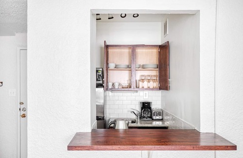 Gold Coast Apartment | Premium Gold Coast 1BR w/Doorman & Gym, 2 blocks to L, by Blueground
