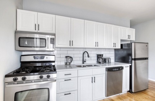 Lakeview Apartment | Premium Lakeview 2BR w/Patio, W/D, walk to Wrigley Field, by Blueground