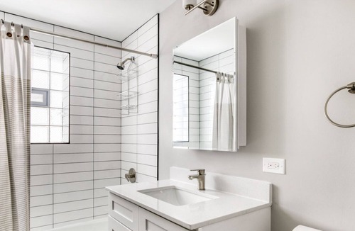 Lakeview Apartment | Premium Lakeview 3BR w/ W/D & BBQ, nr Belmont L, by Blueground