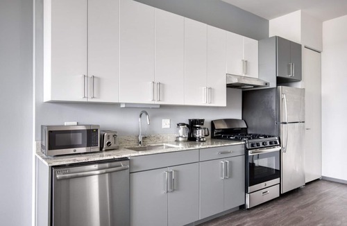 Logan Square Apartment | Premium Logan Square 1BR w/Roof Deck & Gym, 1 block to L, by Blueground