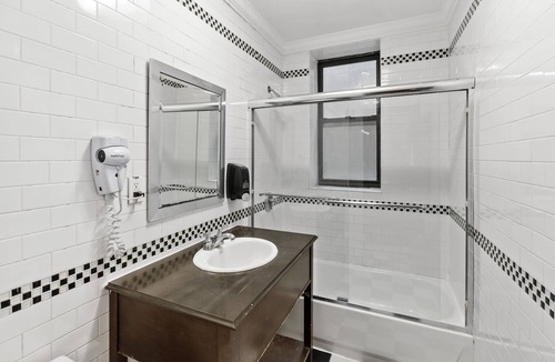 Manhattan Valley Apartment | Premium Room Shared-Bath Hotel 99