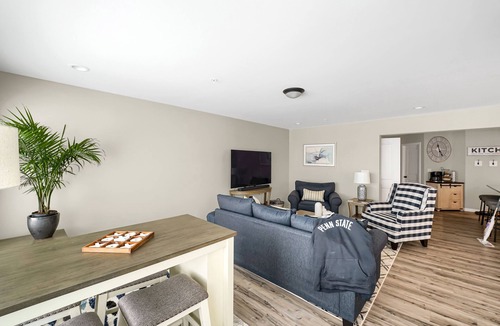 State College House | Premium Townhome Sleeps 11 Atherton St EV L2